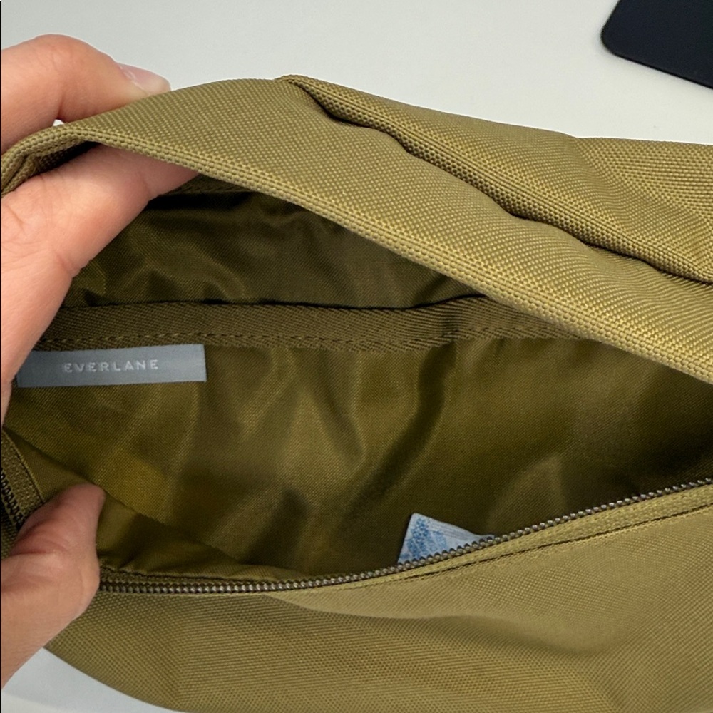 Everlane the renew transit fanny pack green NWOT - Picture 6 of 8